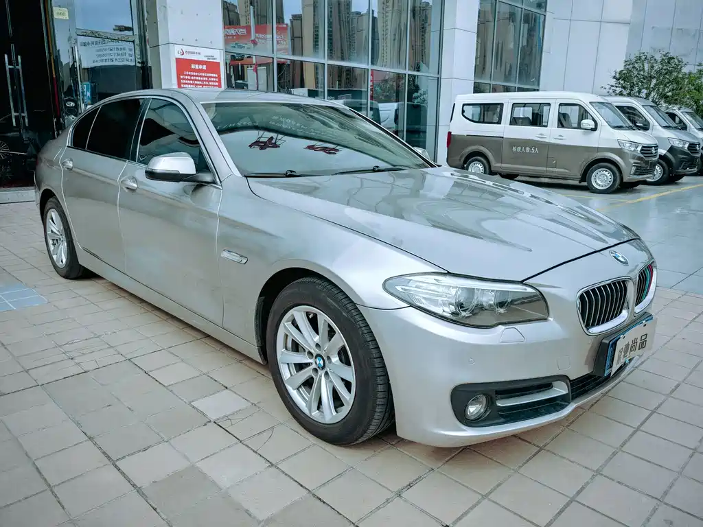 BMW 5 Series — миниатюра 3