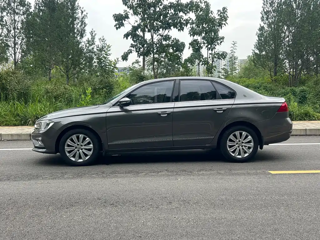 Volkswagen Bora — миниатюра 4