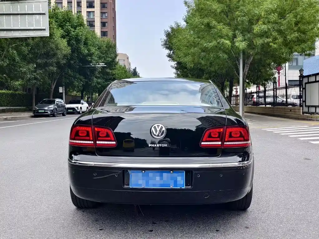 Volkswagen Phaeton 3.6L V6 4 seats Extended Individual Edition, фото 5