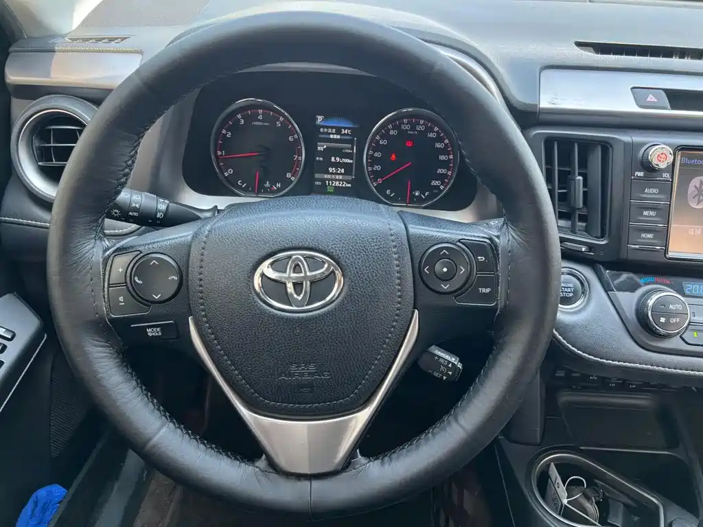 Toyota RAV4 — миниатюра 11