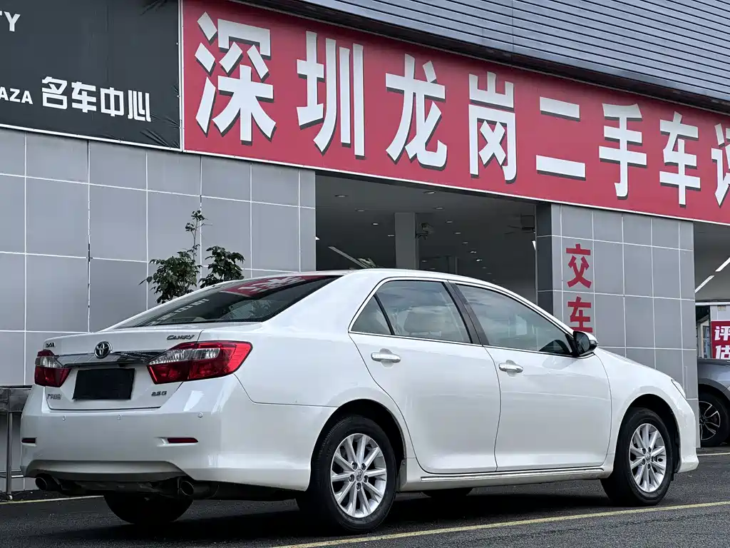 Toyota Camry — миниатюра 11