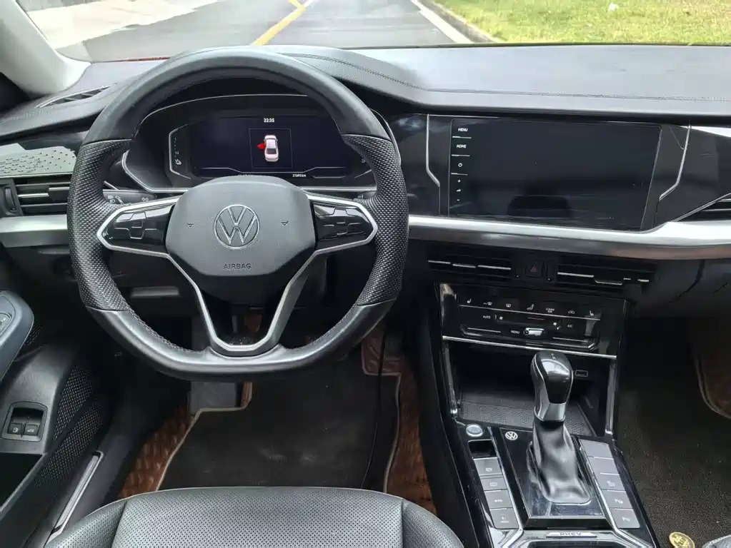 Volkswagen Passat PHEV — миниатюра 9