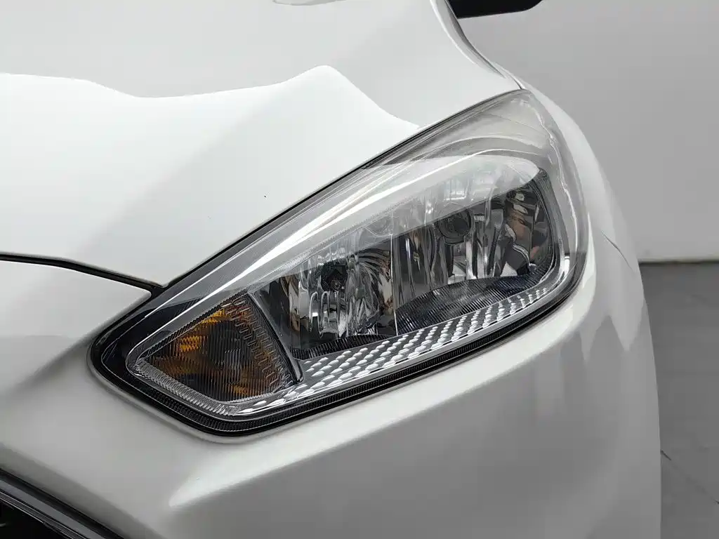 Ford Focus — миниатюра 7