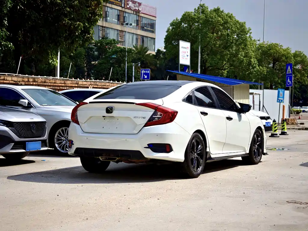 Honda Civic — миниатюра 9