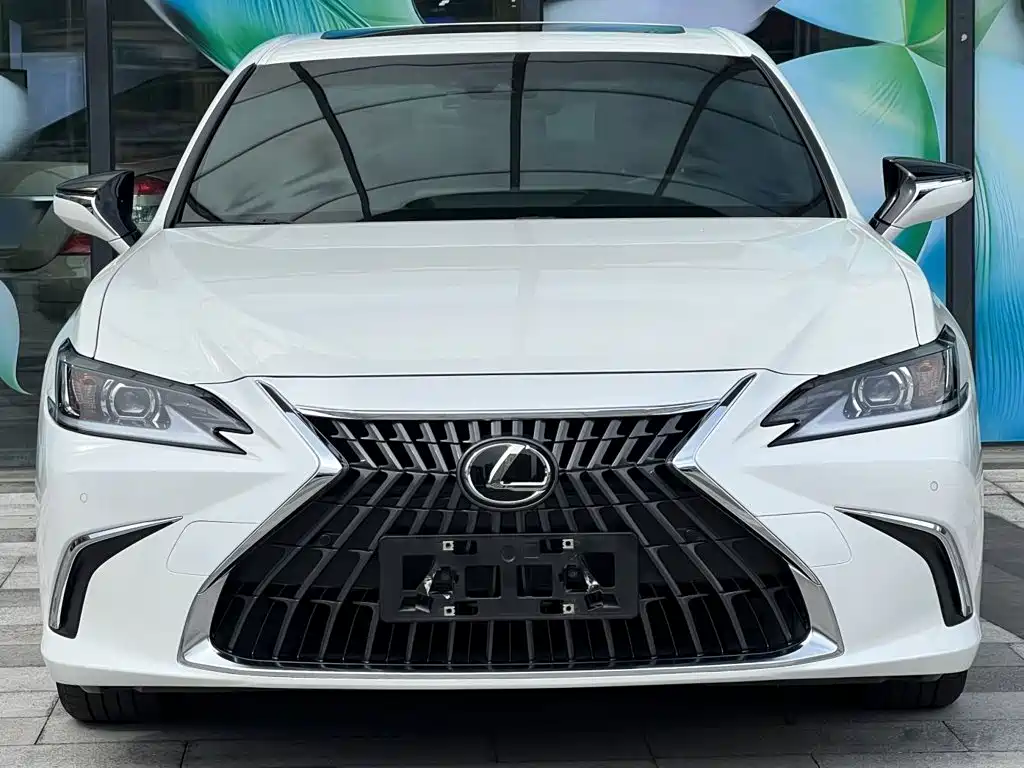 Lexus ES — миниатюра 11