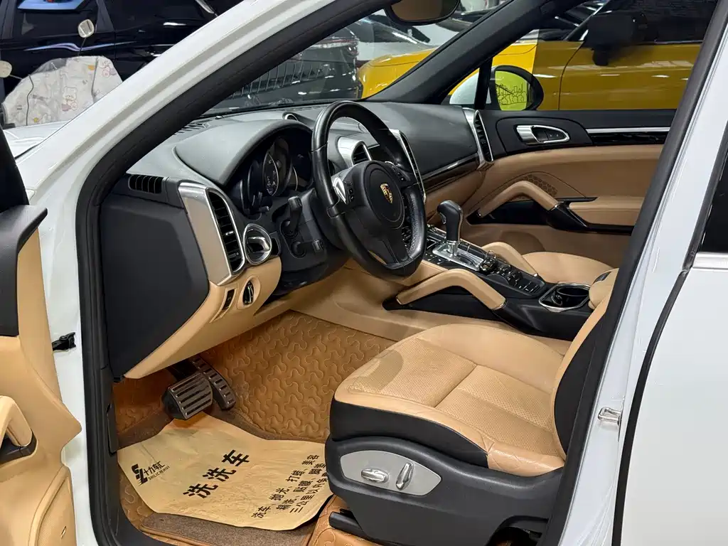 Porsche Cayenne — миниатюра 12