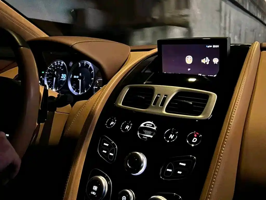 Aston Martin Rapide — миниатюра 11