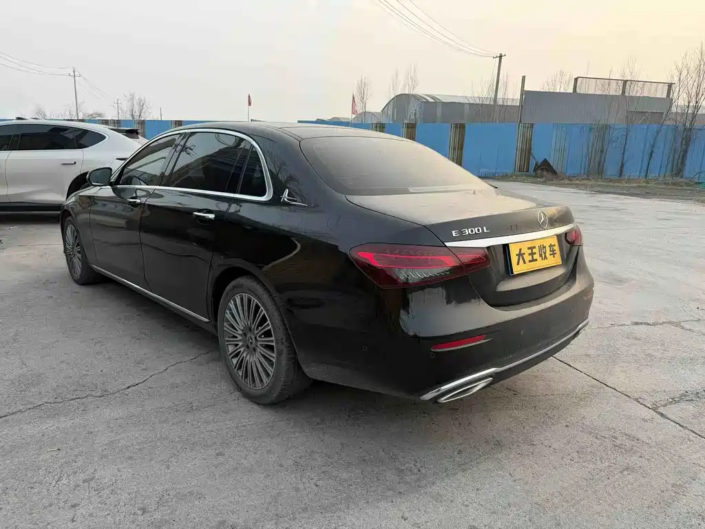 Mercedes-Benz E-Class — миниатюра 5