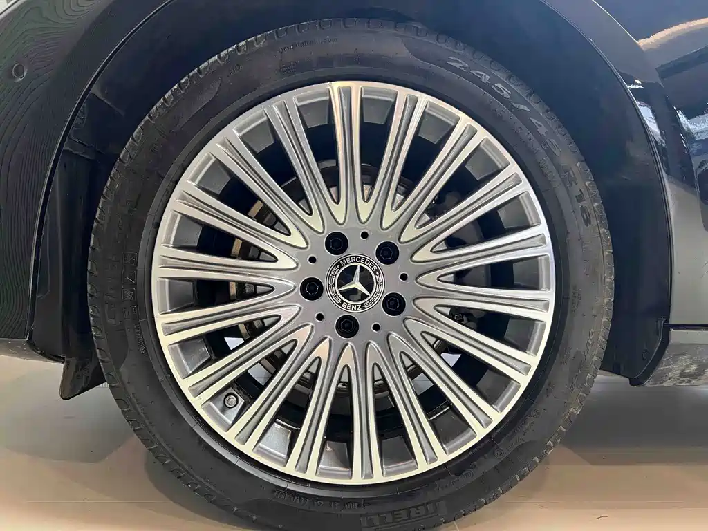 Mercedes-Benz E-Class — миниатюра 10