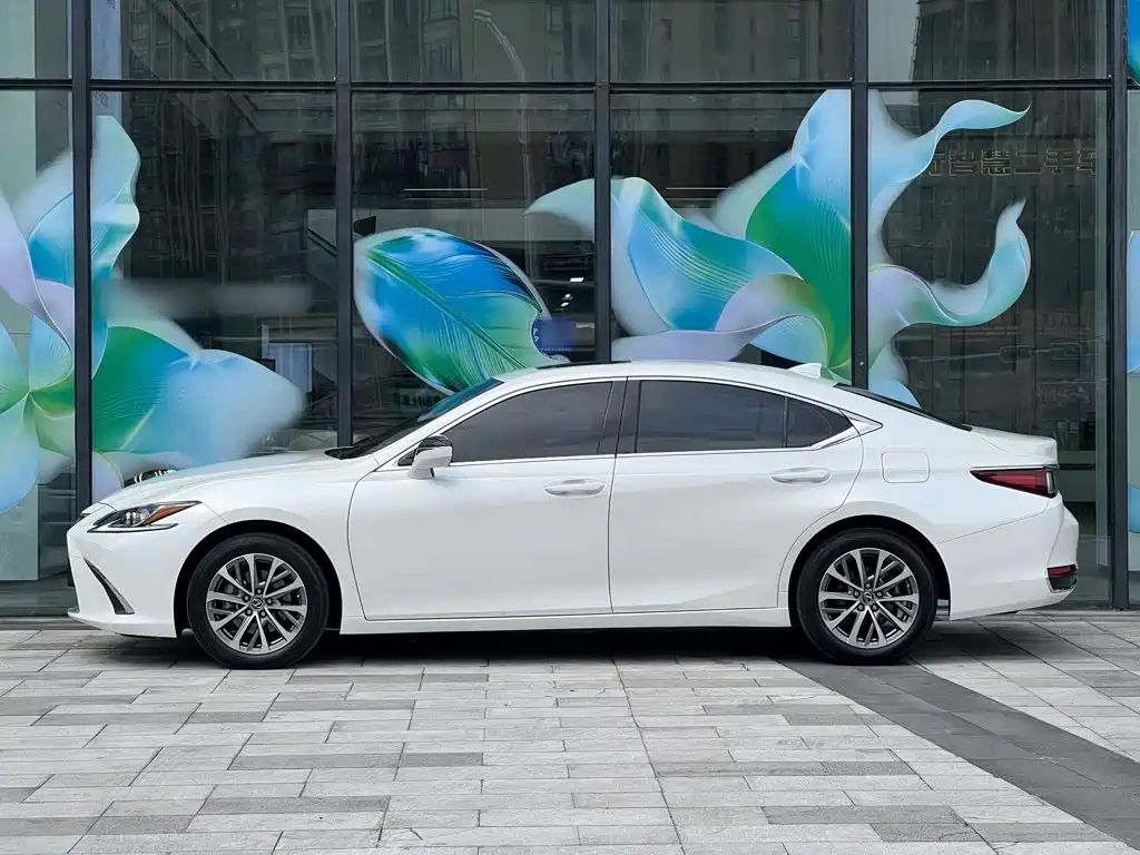 Lexus ES — миниатюра 6