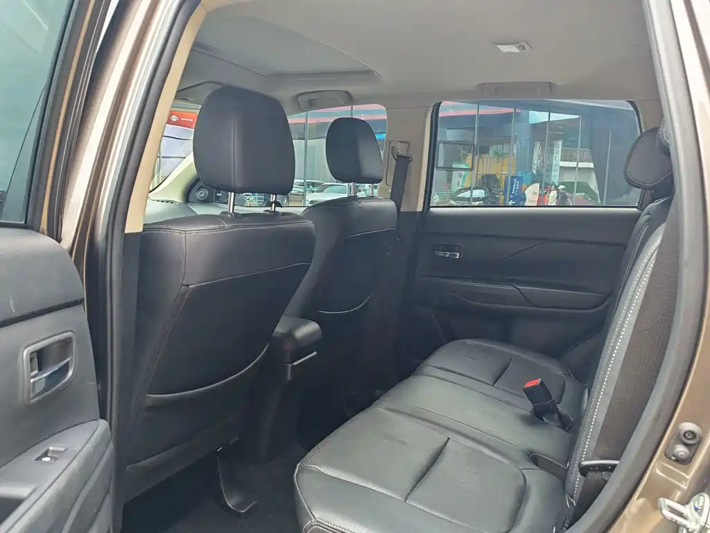 Mitsubishi Outlander — миниатюра 8