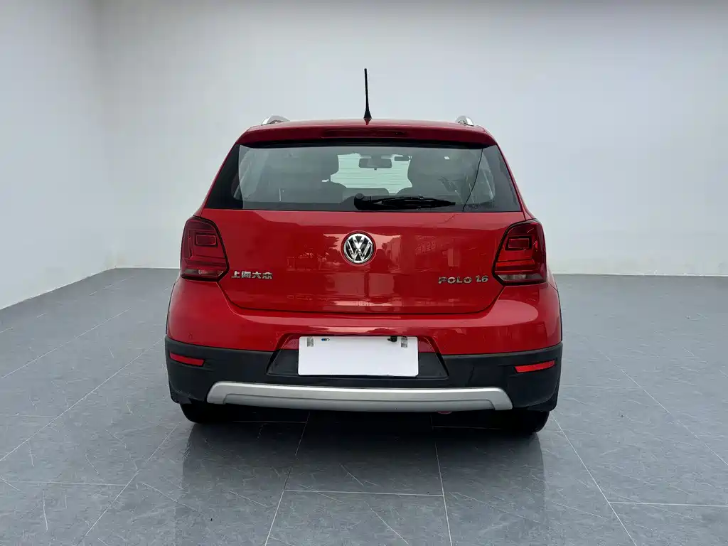 Volkswagen Polo 2014 1.6L Cross Polo AT