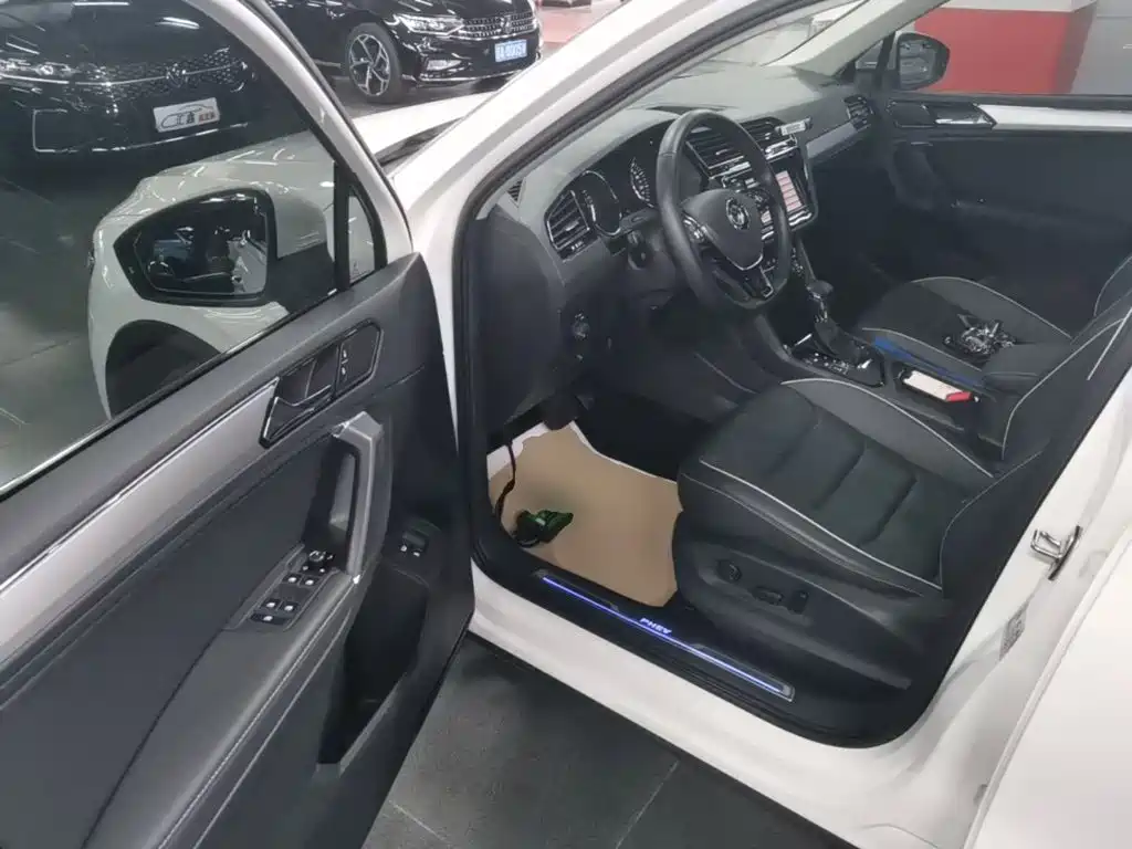 Volkswagen Tiguan L PHEV — миниатюра 16