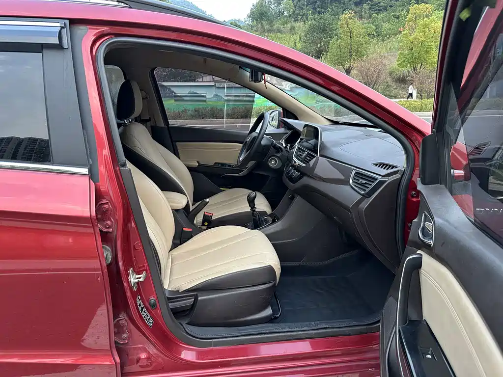 Baojun 310W — миниатюра 14