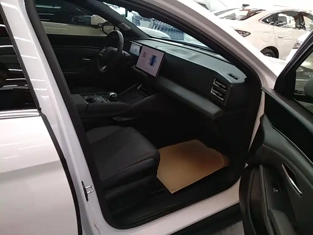 BYD Qin L — миниатюра 25