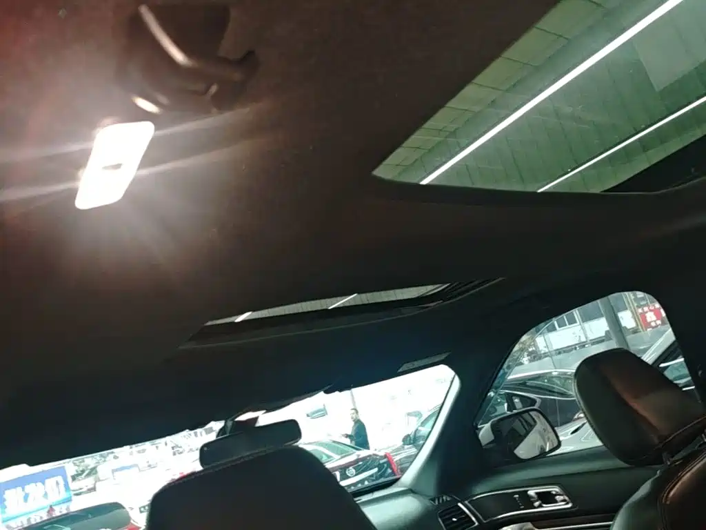Ford Explorer (Import) — миниатюра 18
