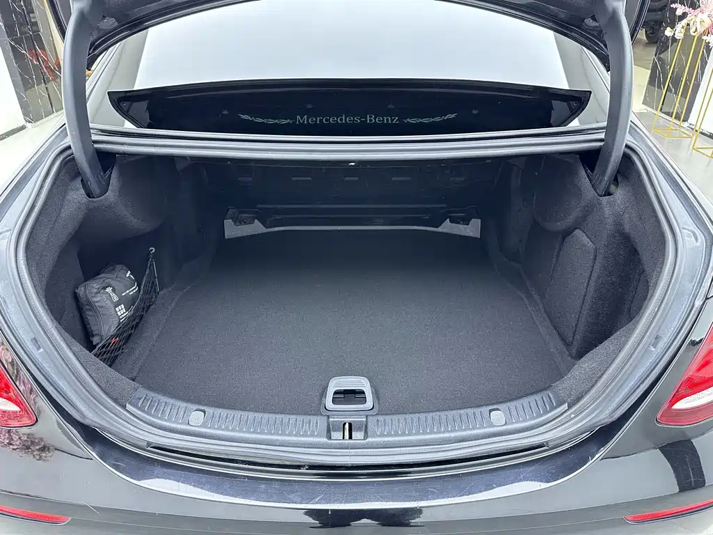 Mercedes-Benz E-Class — миниатюра 22