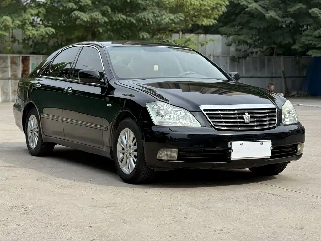 Toyota Crown — миниатюра 3