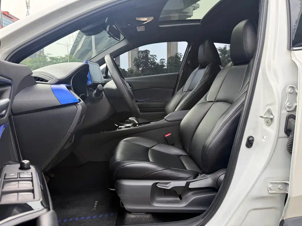 Toyota C-HR EV — миниатюра 5