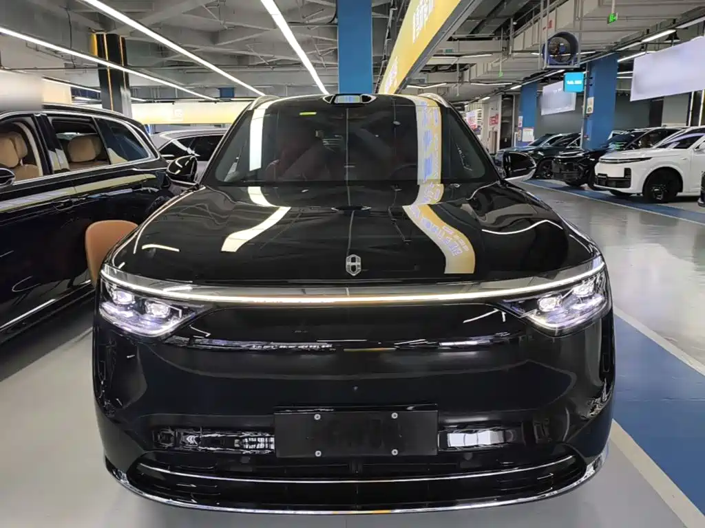 Aito M8 2025 Max+ 53.4kWh 5 мест (192 )