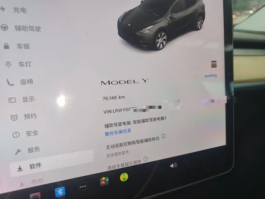 Tesla Model Y — миниатюра 12
