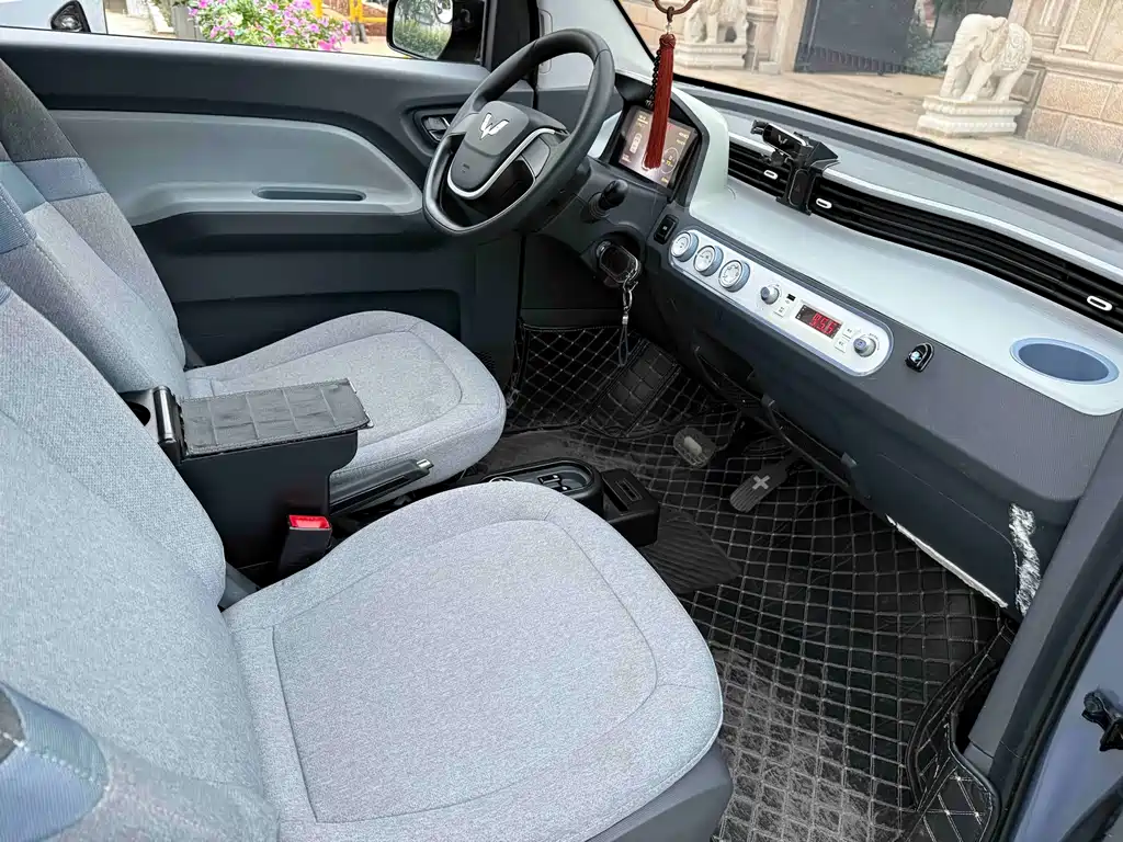 Wuling MINIEV — миниатюра 4
