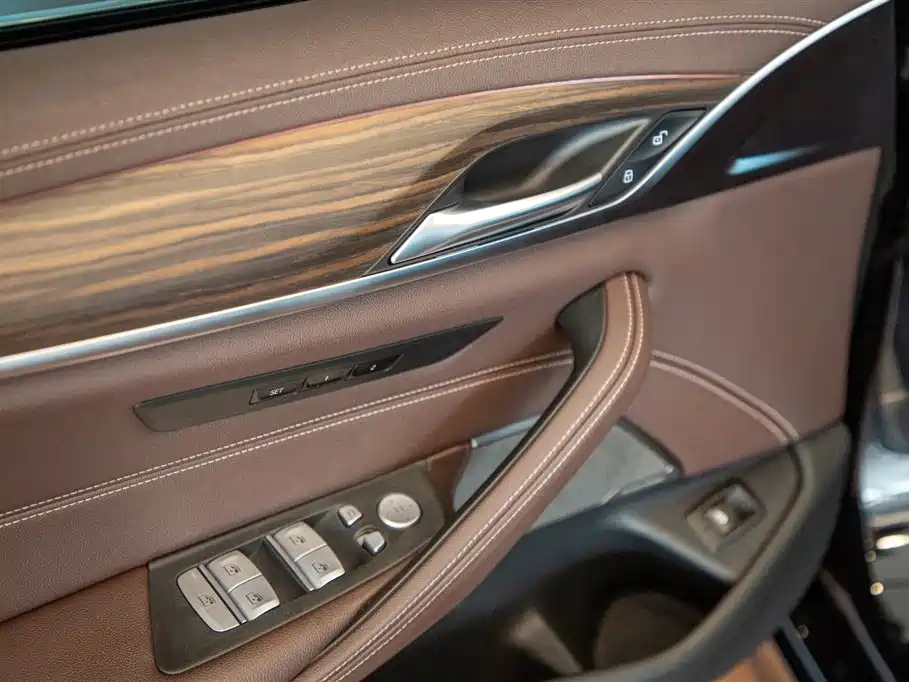 BMW 5 Series — миниатюра 12