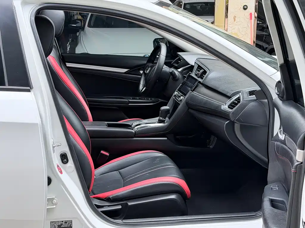 Honda Civic 2016 220TURBO CVT Luxury