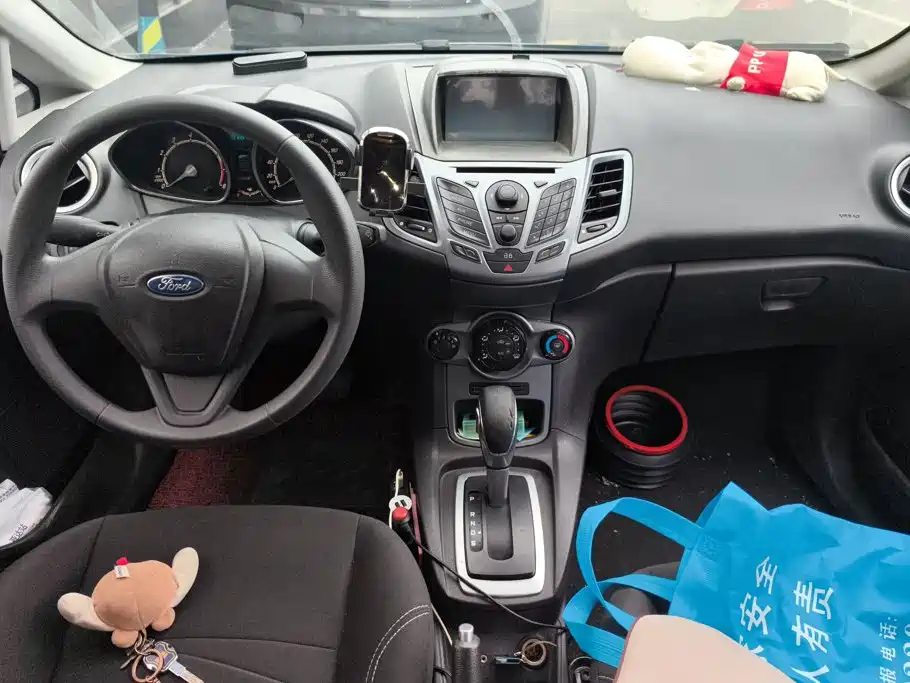 Ford Fiesta — миниатюра 12