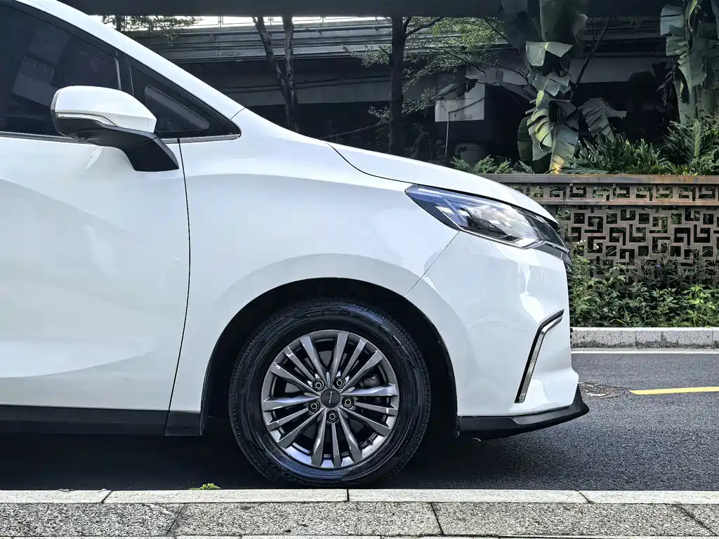MAXUS Euniq 5 — миниатюра 10