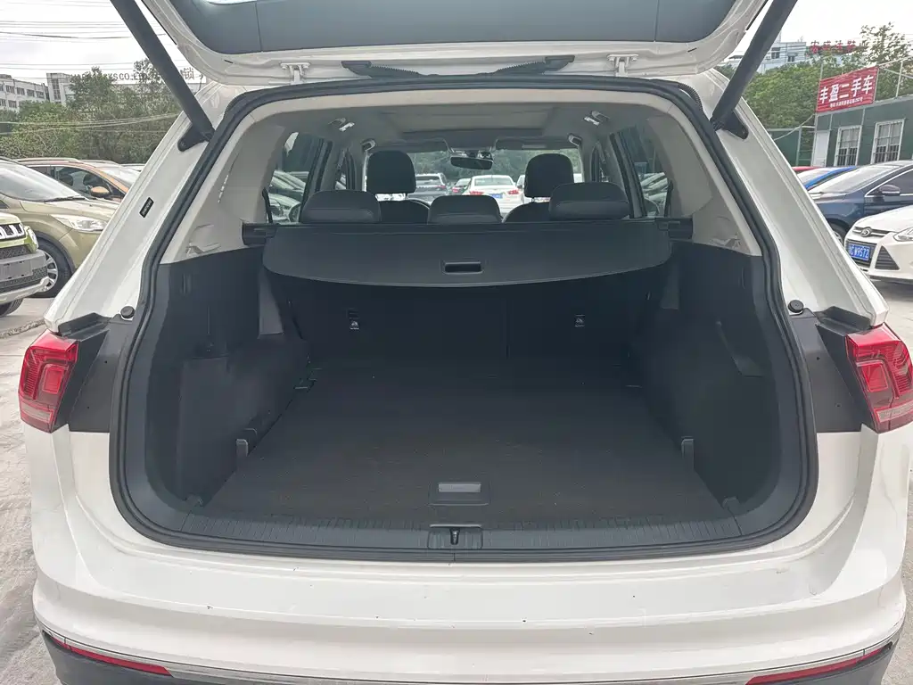 Volkswagen Tiguan L — миниатюра 9