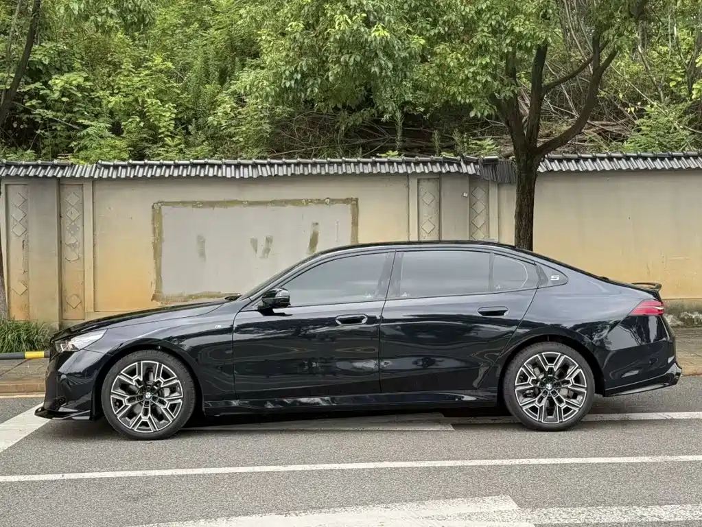 BMW 5 Series 5 2025 530Li Premium M Sport