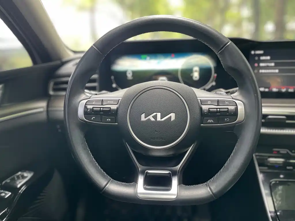 Kia K5 — миниатюра 13