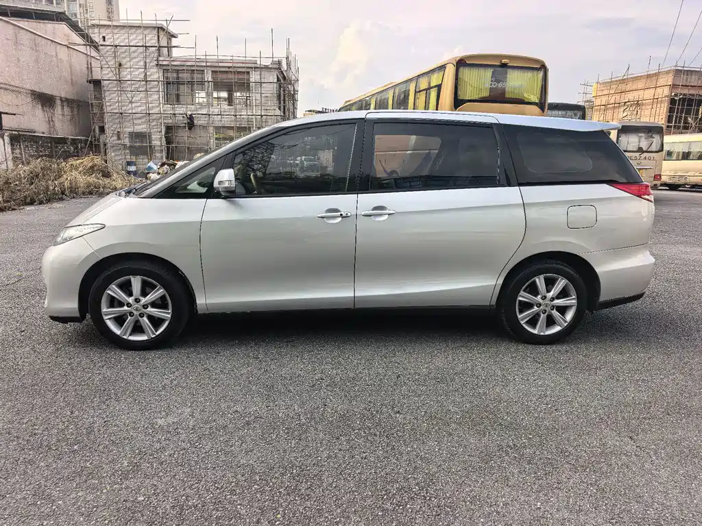 Toyota Previa — миниатюра 5