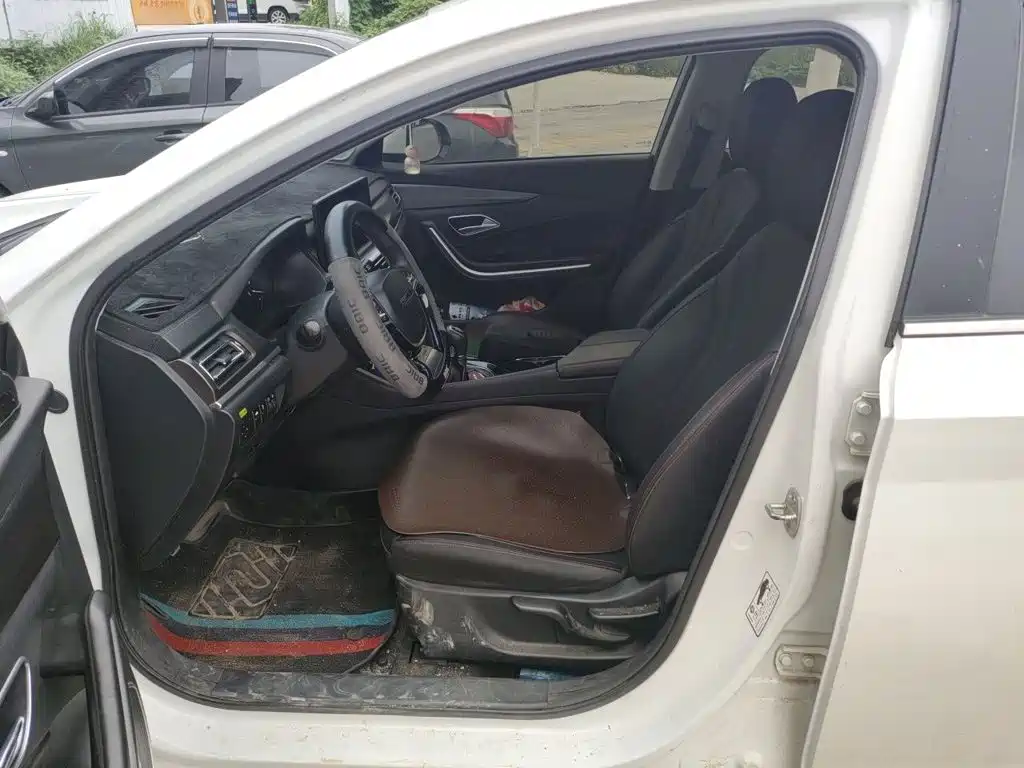 BAIC U7 — миниатюра 16