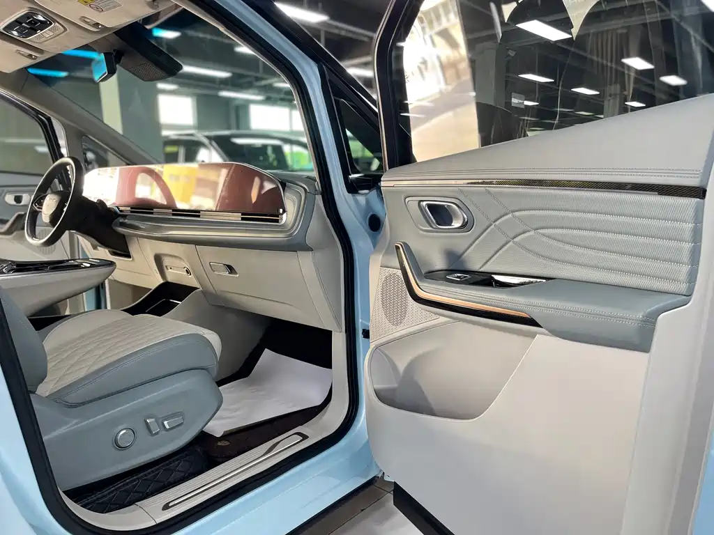 SAIC MAXUS EVERYONE 9