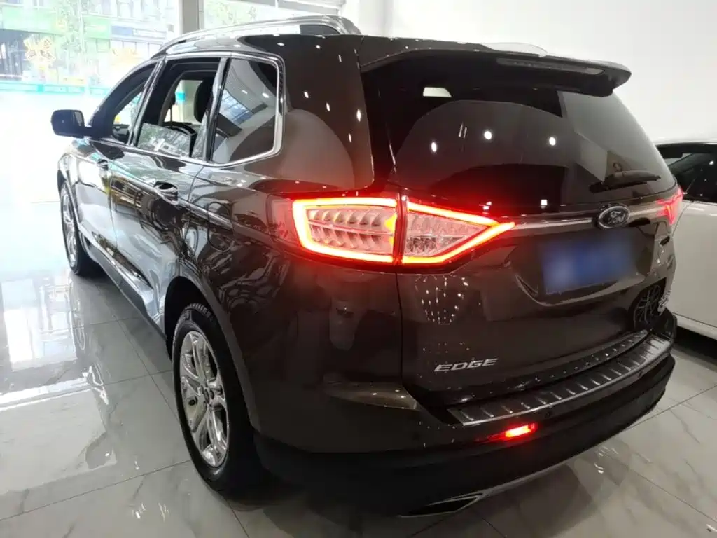 Ford Edge — миниатюра 5