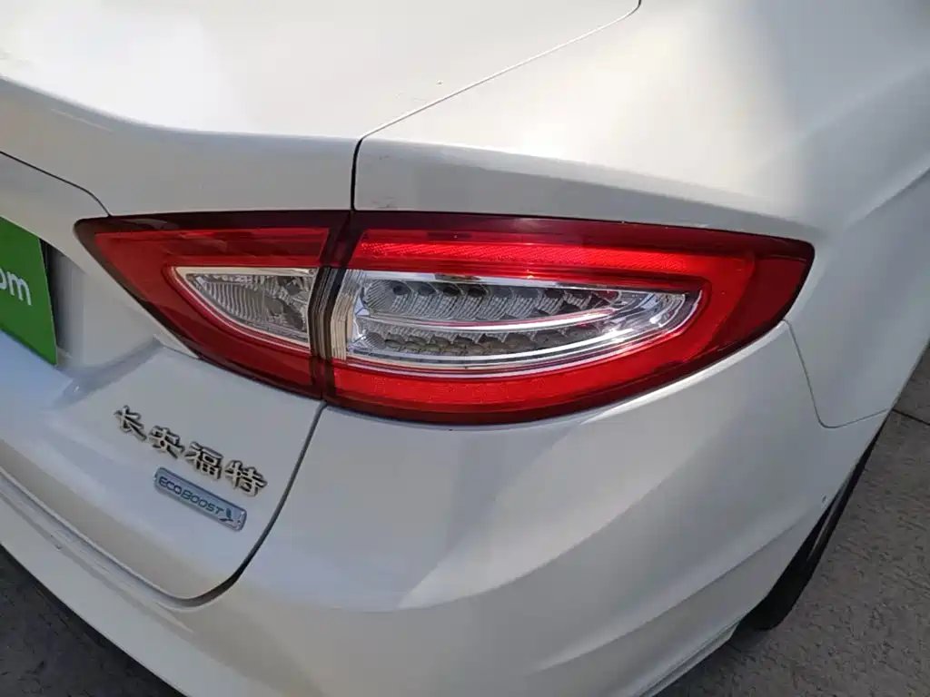 Ford Mondeo — миниатюра 8