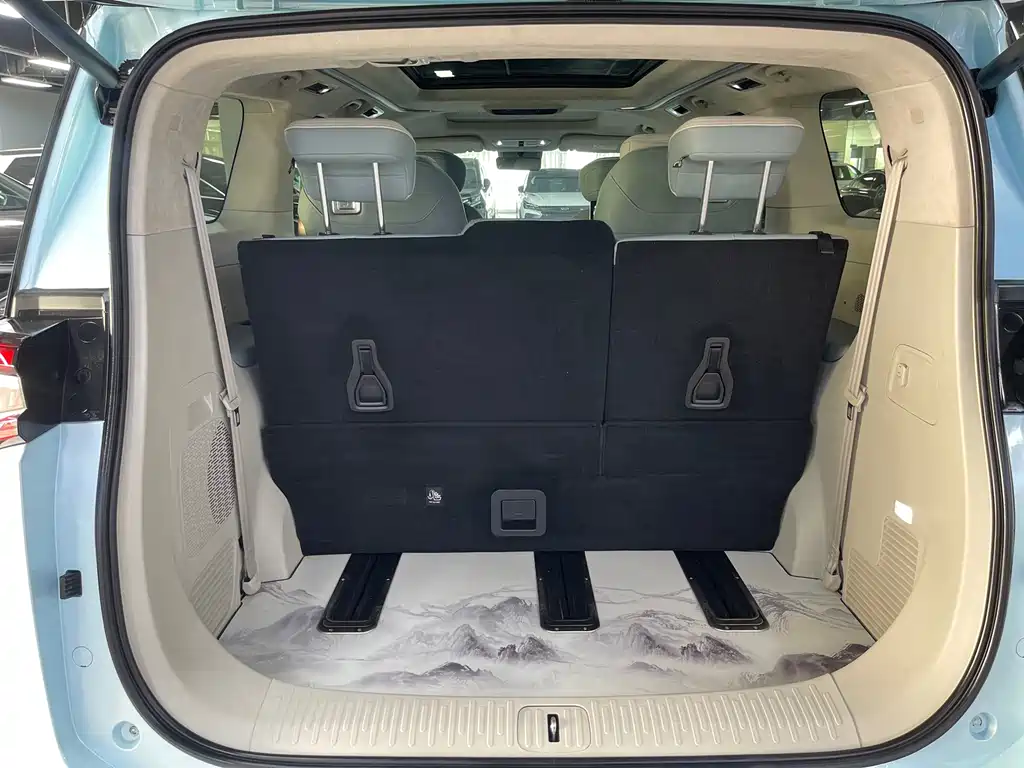 SAIC MAXUS EVERYONE 9