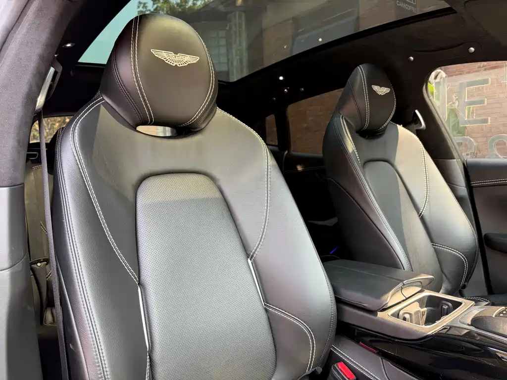 Aston Martin DBX 2021 4.0T V8
