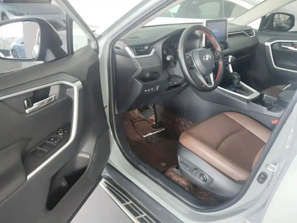Toyota RAV4 — миниатюра 14