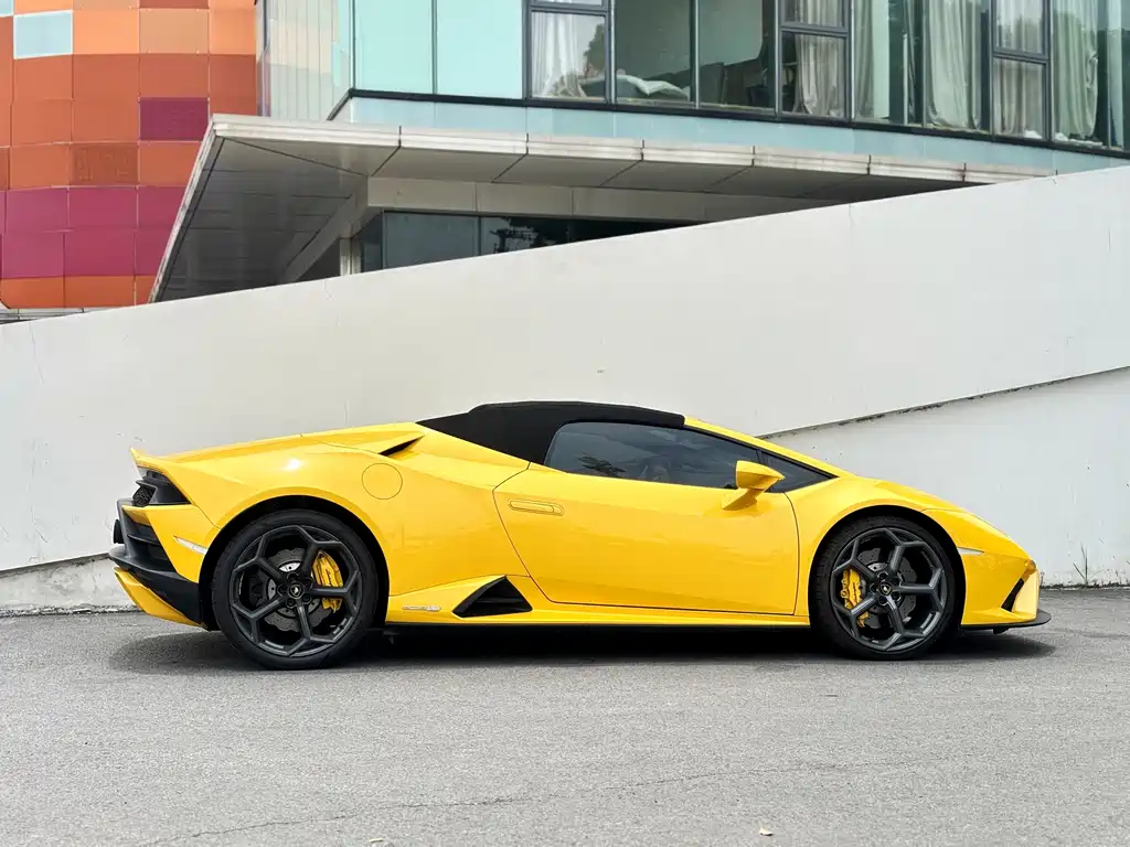 LAMBORGHINI HURACÁN