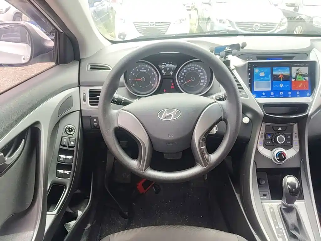 Hyundai Elantra Langdong — миниатюра 11