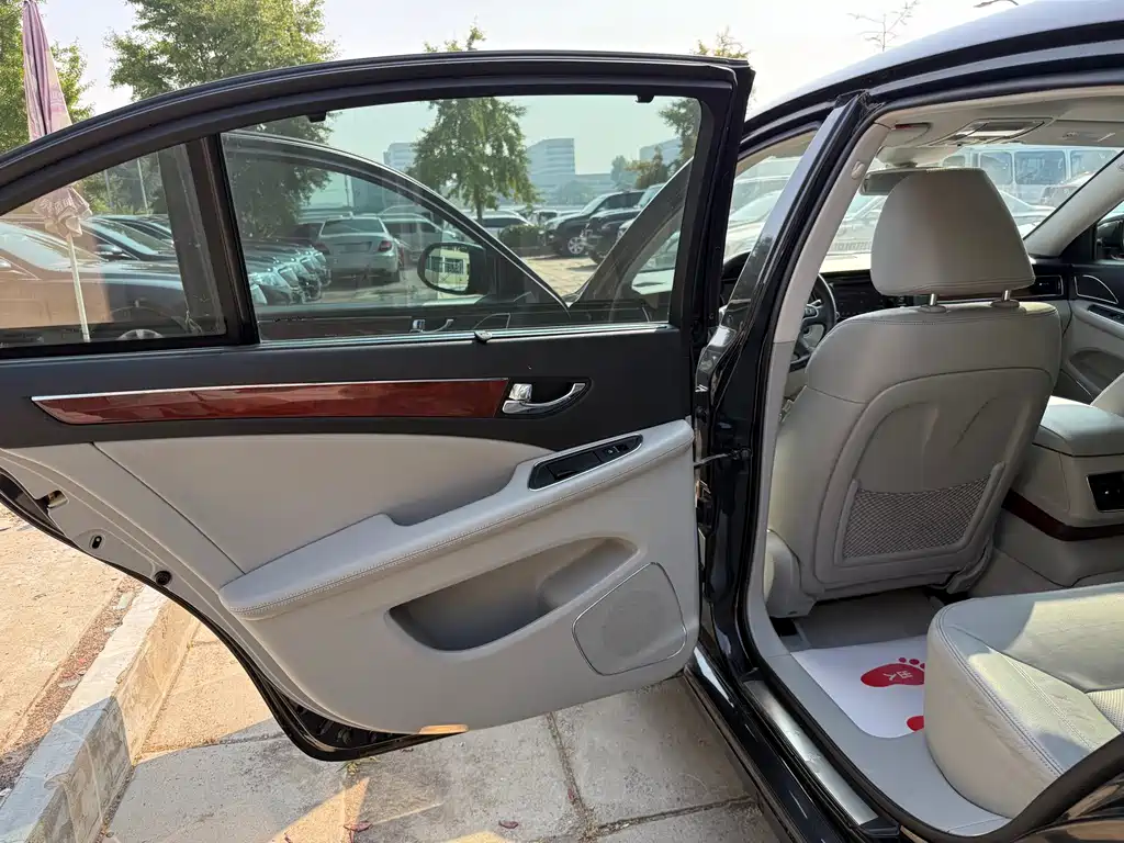 Hongqi Hongqi H7 — миниатюра 13
