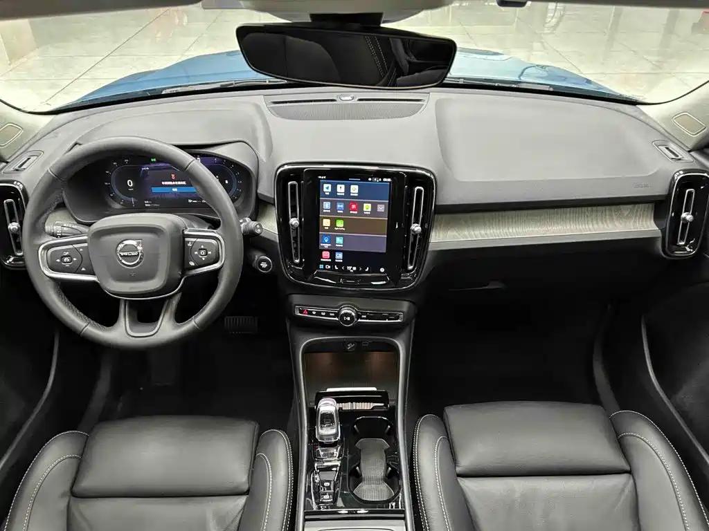 Volvo XC40 — миниатюра 2