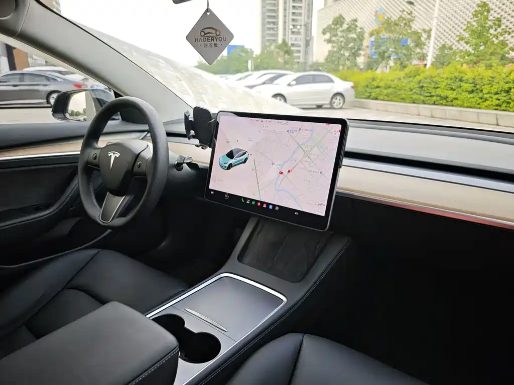 Tesla Model 3 — миниатюра 9