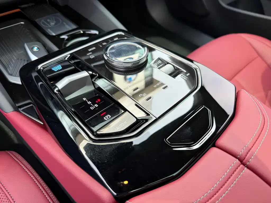 BMW i5 — миниатюра 9