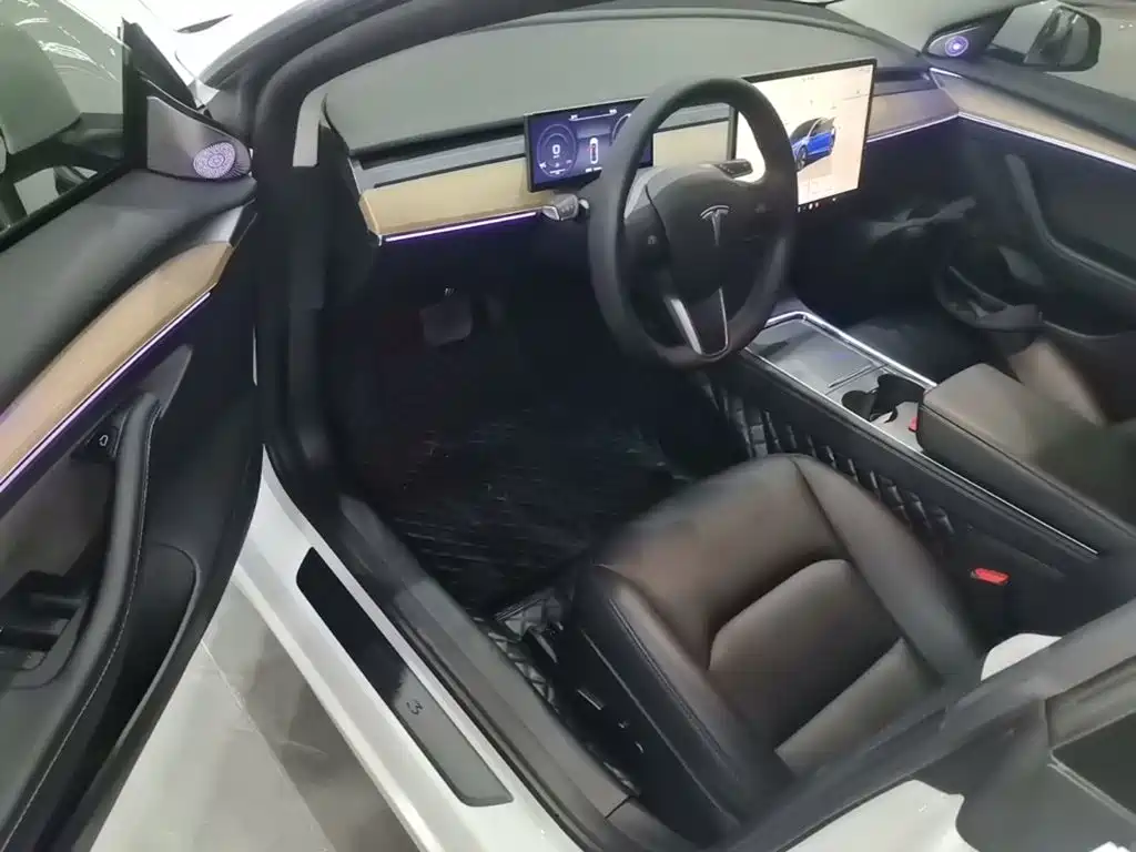 Tesla Model 3 — миниатюра 16