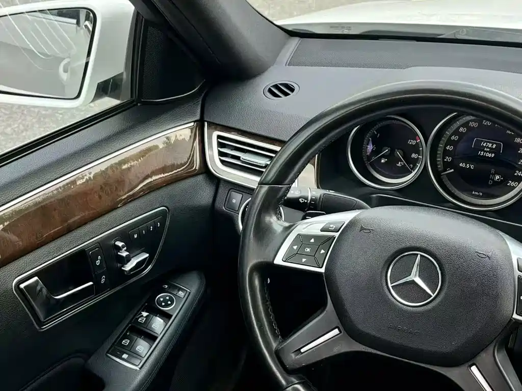Mercedes-Benz E-Class — миниатюра 7