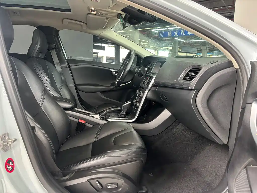Volvo V40 — миниатюра 4
